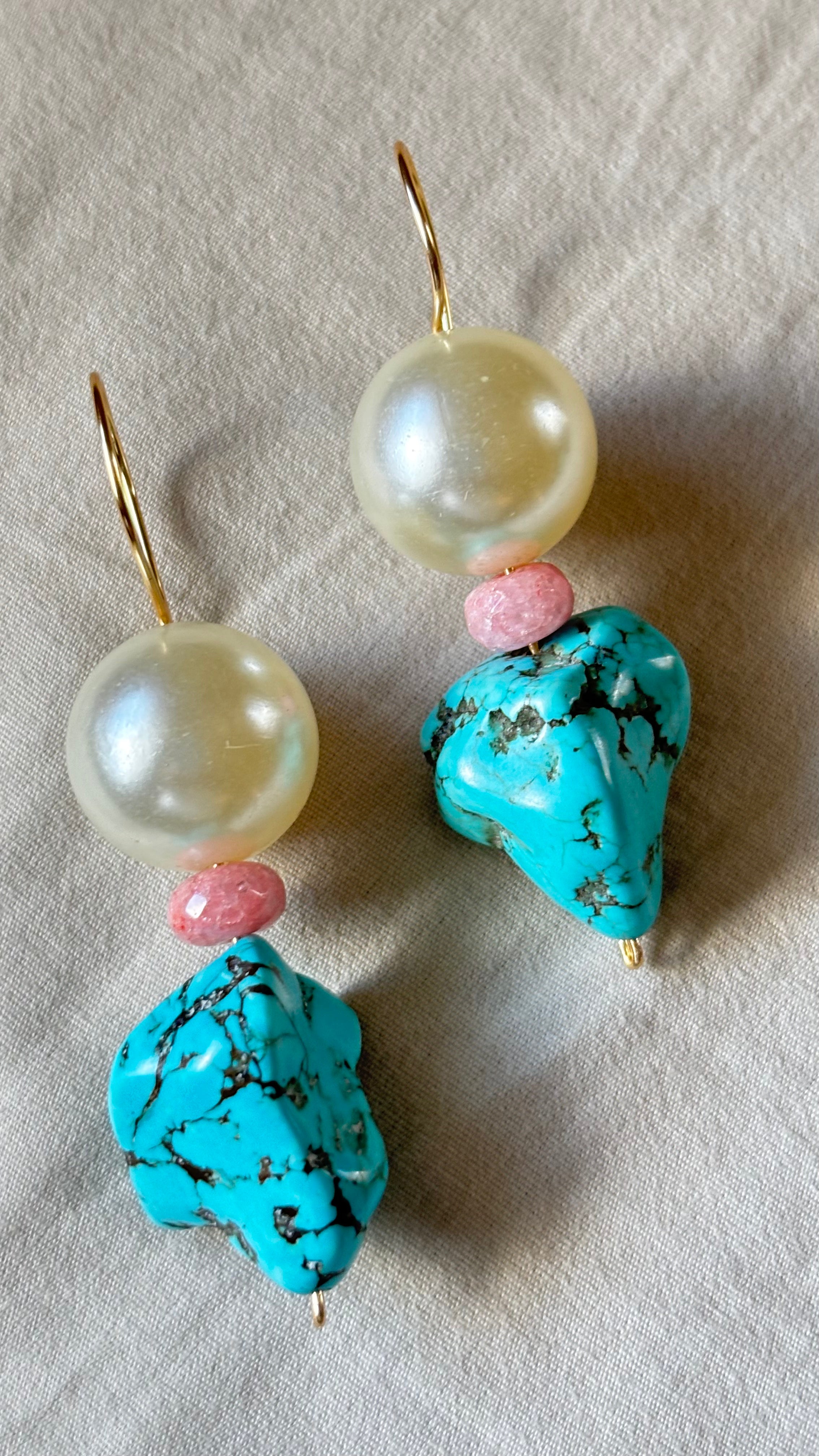 Faux pearl/turquoise howlite earring